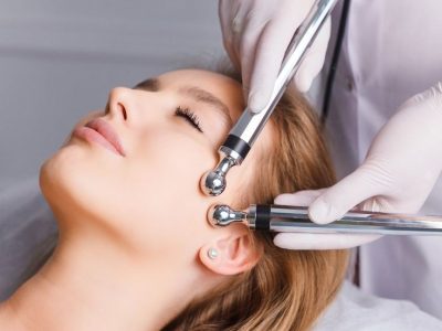 جوانسازی پوست با دستگاه میکروکارنت